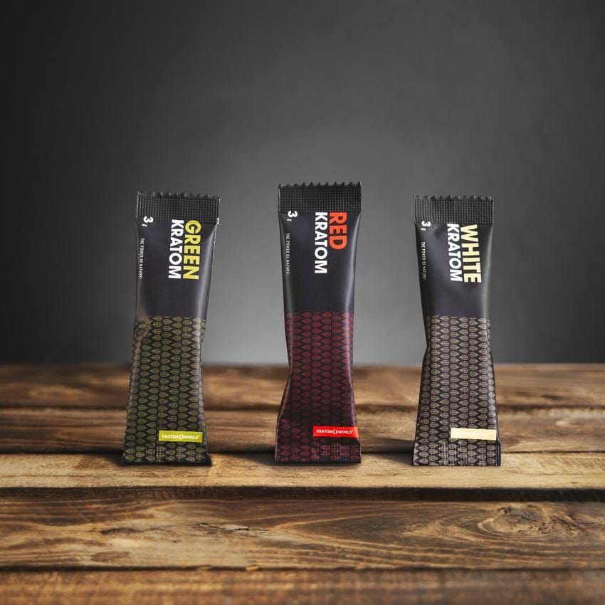 kratom world zöld fehér piros tasak red green white kratom world 3g tasakok – Green Pure, Red Pure és White Pure Kratom finom por Indonéziából, praktikus kis csomagolás Nyugat-Kalimantánból, minőségi kratom a Kratom World-től