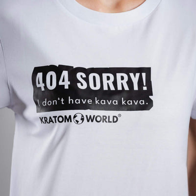 Kratom World női póló „sorry I don’t have kava kava” motívummal – eredeti merch kratomkedvelők és a Kratom World márka rajongói számára, stílusos streetwear design hangsúlyos nyomattal, kényelmes póló mindennapi viseletre, ideális városba, eseményekre vagy gyűjtői darabként a kratom közösség számára, közelkép