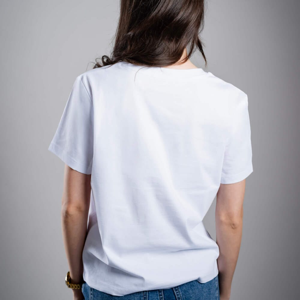 Kratom World női póló „sorry I don’t have kava kava” motívummal – eredeti merch kratomkedvelők és a Kratom World márka rajongói számára, stílusos streetwear design hangsúlyos nyomattal, kényelmes póló mindennapi viseletre, ideális városba, eseményekre vagy gyűjtői darabként a kratom közösség számára, hátoldal